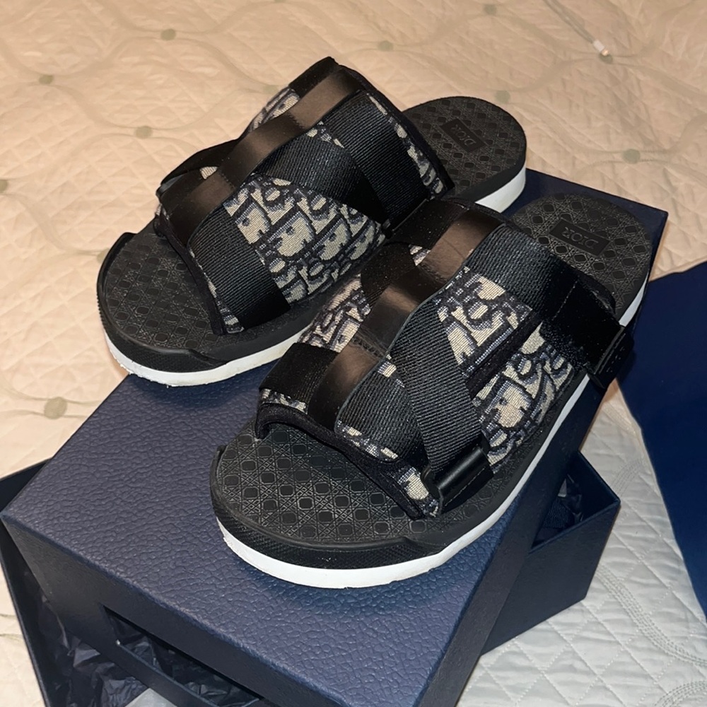 Diors Slip On